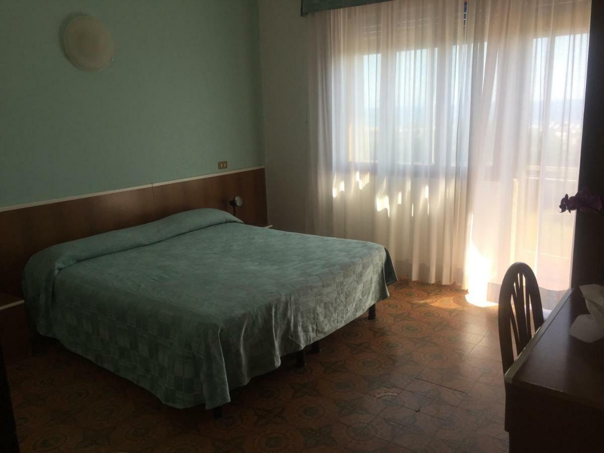 Hotel Margherita ซอตโตมารีนา ภายนอก รูปภาพ